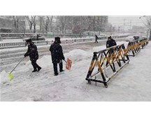 铲雪除冰，暖心护行——98彩票在行动