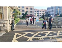 秋季开学首日：98彩票坚守岗位 守护校园平安